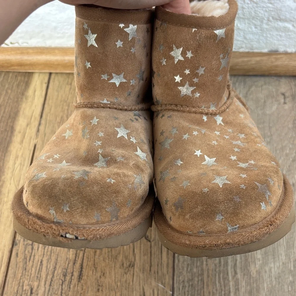 UGG Kids Classic Mini II Starrs Brown Mini Boots sz 3